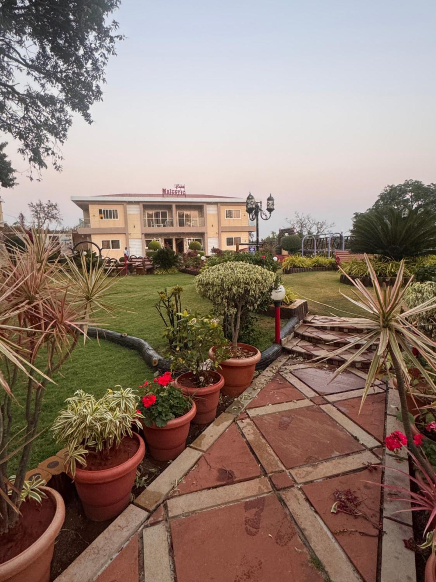Casa Majestic Resort & Spa , Panchgani Exterior foto